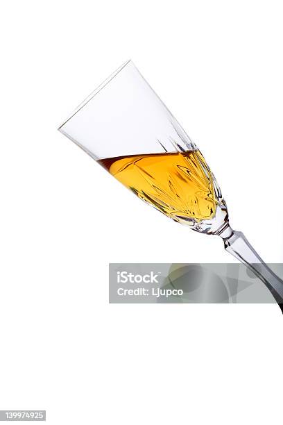 Bicchiere Pieno Di Vino Bianco Percorso Incluso Di Ritaglio - Fotografie stock e altre immagini di Alchol