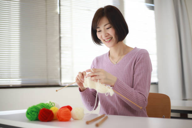 Image of a woman knitting