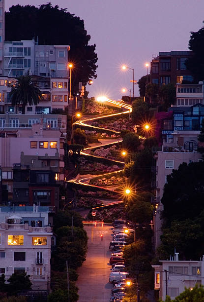 istock Lombard street at night 139976489