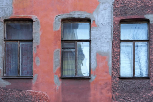 istock Wall old building. Narrow windows, peeling paint 1399766632
