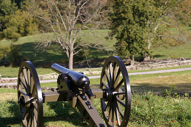 istock Civil War Cannon at Gettysburg 139976710