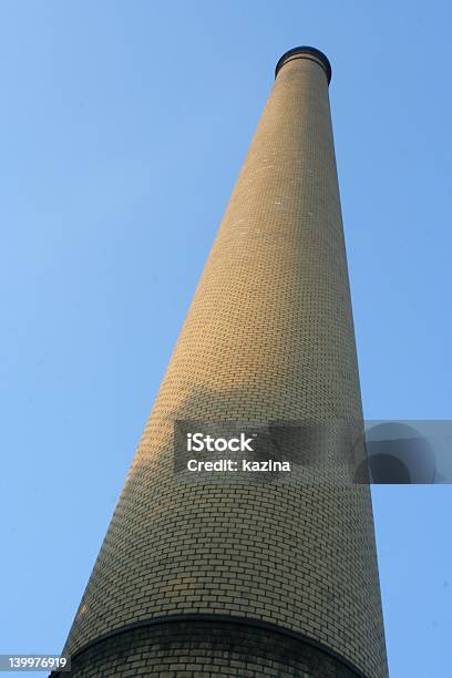 Foto de Antiga Chaminé e mais fotos de stock de Alto - Descrição Geral - Alto - Descrição Geral, Amarelo, Azul