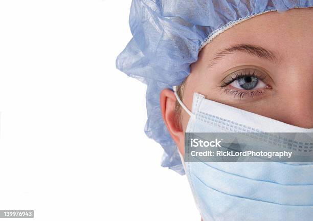 看護師マスク付き - カメラ目線のストックフォトや画像を多数ご用意 - カメラ目線, クローズアップ, サージカルマスク