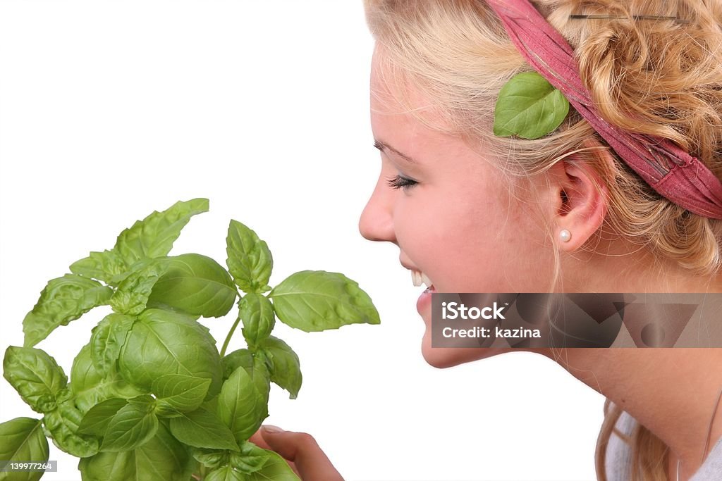 Menina com ervas, manjericão - Foto de stock de Adolescente royalty-free