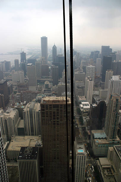 chicago-sur en la niebla día - chicago skyline antenna panoramic fotografías e imágenes de stock