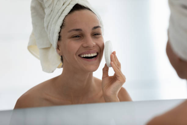 istock Young hispanic woman cleaning face with sponge. 1399779980