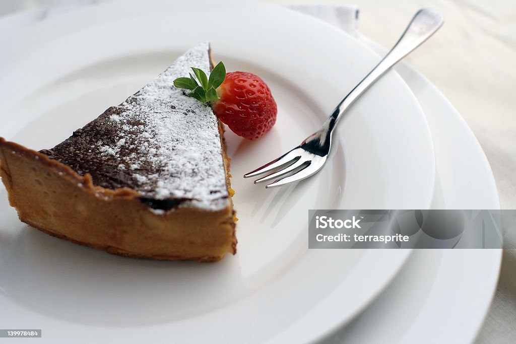 Erdbeer-Schokoladen-dessert mit Gabelung links; weite Aussicht - Lizenzfrei Aussicht genießen Stock-Foto