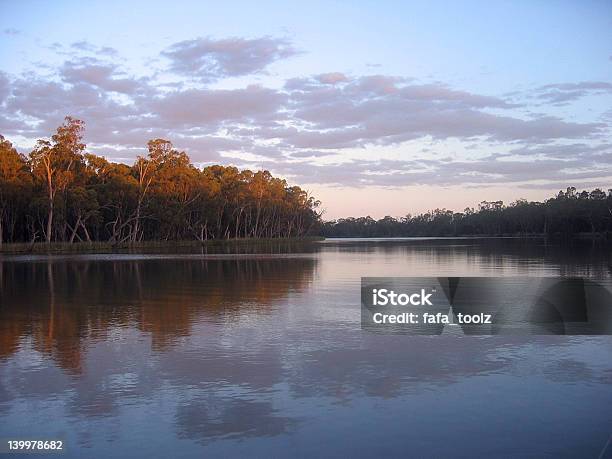 Foto de Nublado Reflexos e mais fotos de stock de Rio Murray - Rio Murray, Cena de tranquilidade, Contemplação