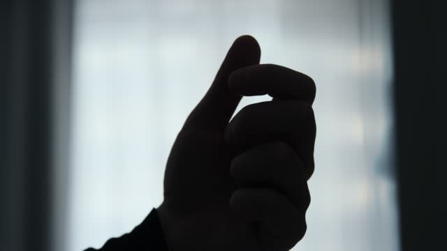 https://media.istockphoto.com/id/1399789118/video/man-hand-knocking-on-the-door-with-his-knuckles.jpg?s=640x640&k=20&c=5TfpSP1W7dG_ntFsBFLUozvZXPJYVc_EXlGdIl7Qal0=