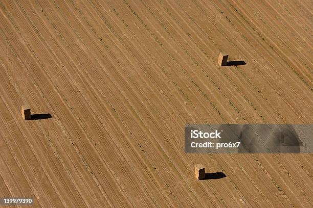Straw Bales Von Stockfoto und mehr Bilder von Agrarbetrieb - Agrarbetrieb, Ansicht aus erhöhter Perspektive, Antenne
