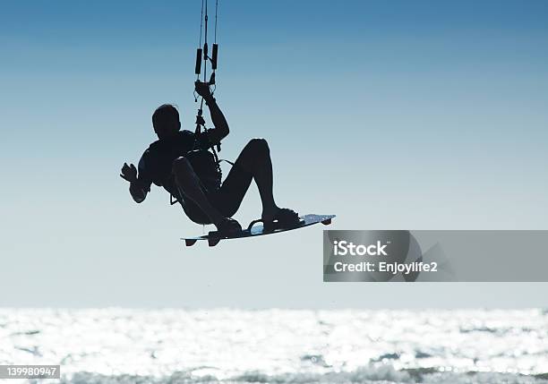 Kitesurfing - Fotografias de stock e mais imagens de Anoitecer - Anoitecer, Ao Ar Livre, Atividade