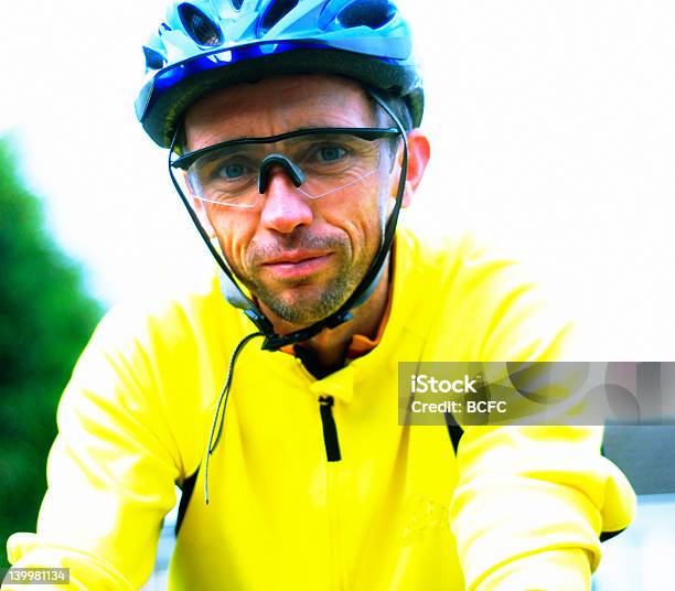 Ciclista In Bicicletta - Fotografie stock e altre immagini di Bicicletta - Bicicletta, Occhiali da vista, Sport