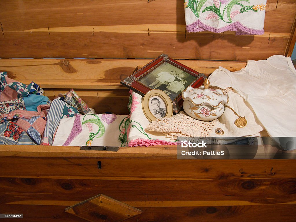 Grandma's Cedar груди - Стоковые фото Вышивка роялти-фри