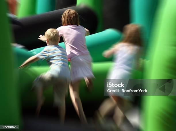 Kinder At Play Stockfoto und mehr Bilder von Hindernisparcours - Hindernisparcours, Kind, Nachkommen