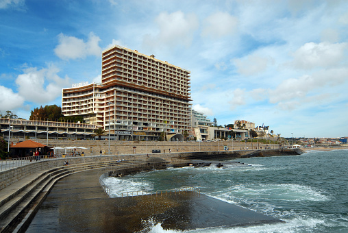 Cascais, Lisbon district, Portugal: Estoril Sol hotel and Cascais bay - architect Raul Tojal, international style - Parque Palmela. This luxury hotel hosted the rich and famous, among its guest were Grace Kelly, Jorge Amado, John Wayne, Fred Astaire, Elis Regina, Ray Charles, Gilbert Bécaud, Liza Minelli, Shirley Bassey, Diana Ross...