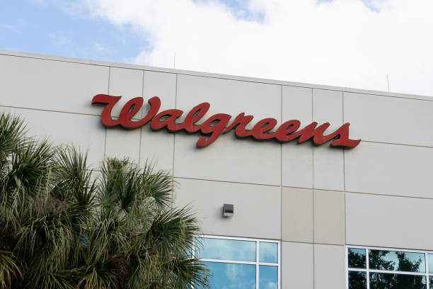 walgreens central pharmacy operations office in orlando, fl, usa. - walgreens imagens e fotografias de stock