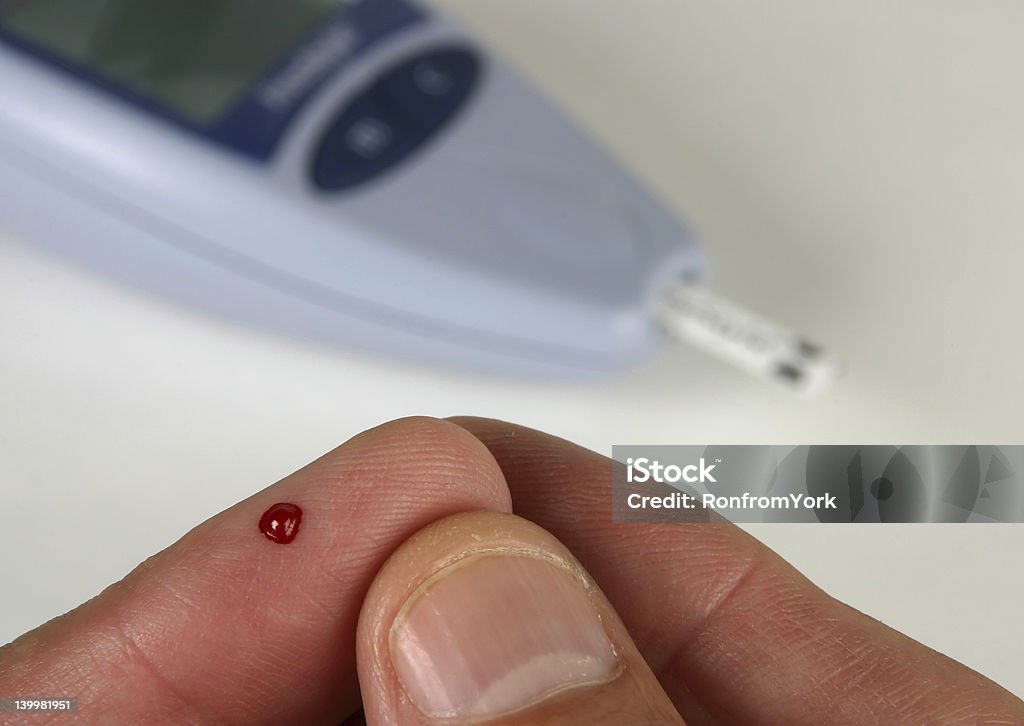 test poziom glukozy we krwi - Zbiór zdjęć royalty-free (Badanie krwi - Test medyczny)