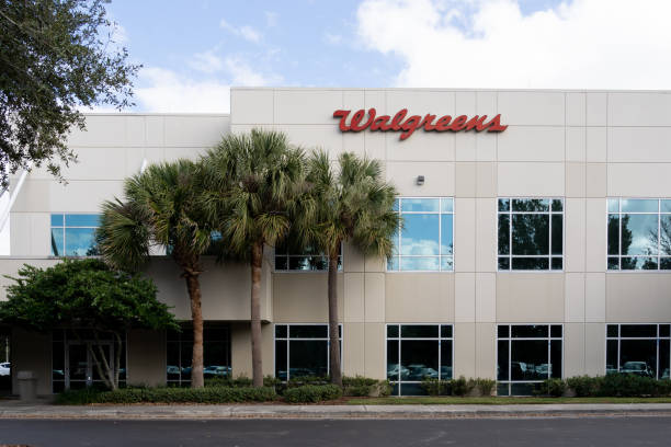 walgreens central pharmacy operations office in orlando, fl, usa. - walgreens imagens e fotografias de stock