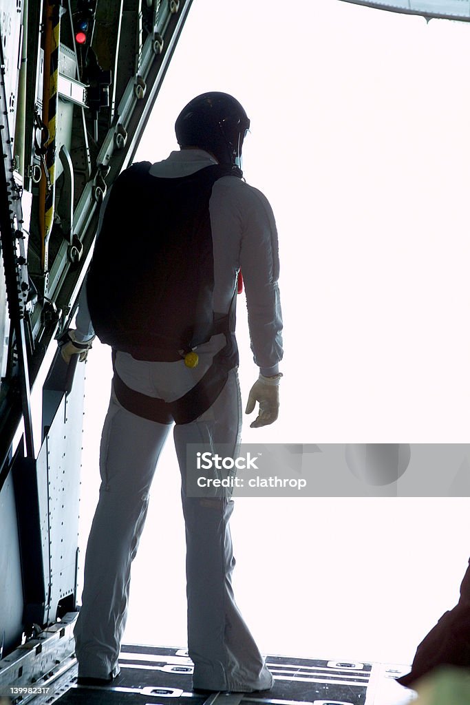 Parachutiste à la porte - Photo de Admirer le paysage libre de droits