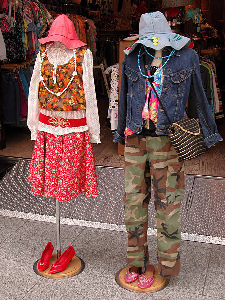 street moda - street style bizarre fashion casual clothing store foto e immagini stock