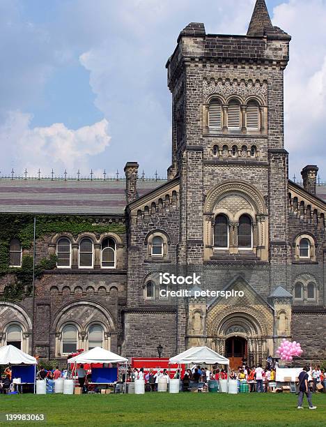 Foto de Frosh Semana Na Universidade De Toronto e mais fotos de stock de Barraca de Mercado - Barraca de Mercado, Praxe, Universidade