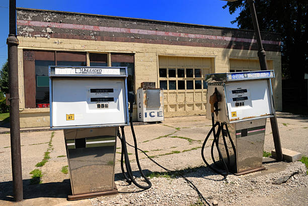 istock Deserted gas station 139983252