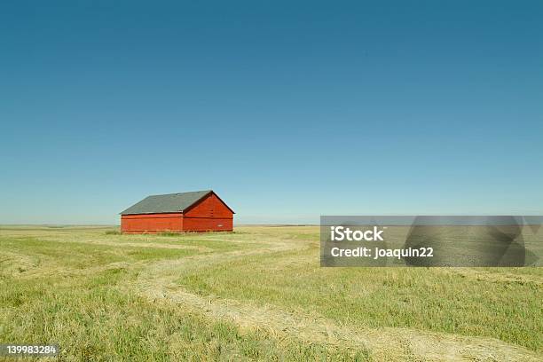 Rote Scheune Stockfoto und mehr Bilder von Agrarbetrieb - Agrarbetrieb, Blau, Breit