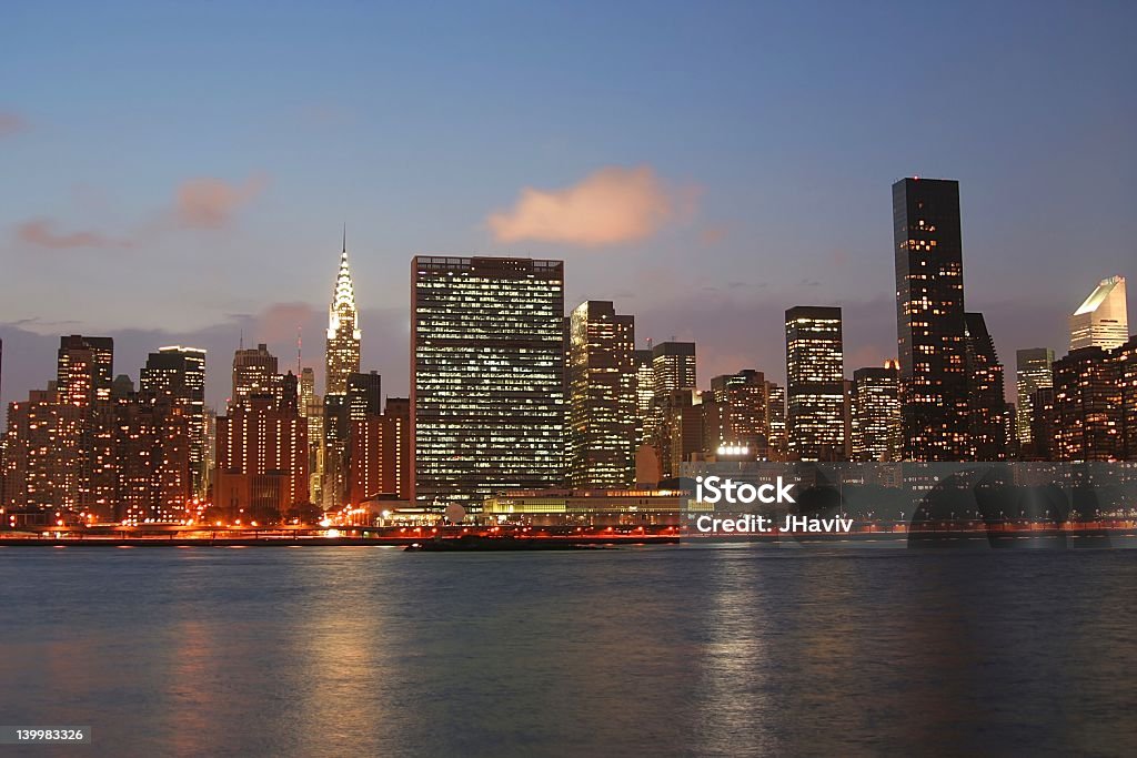 skyline von Manhattan - Lizenzfrei Abenddämmerung Stock-Foto