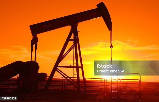 Pump Jack 4 Stockfoto und mehr Bilder von Erdöl - Erdöl, Iran, Ausrüstung und Geräte