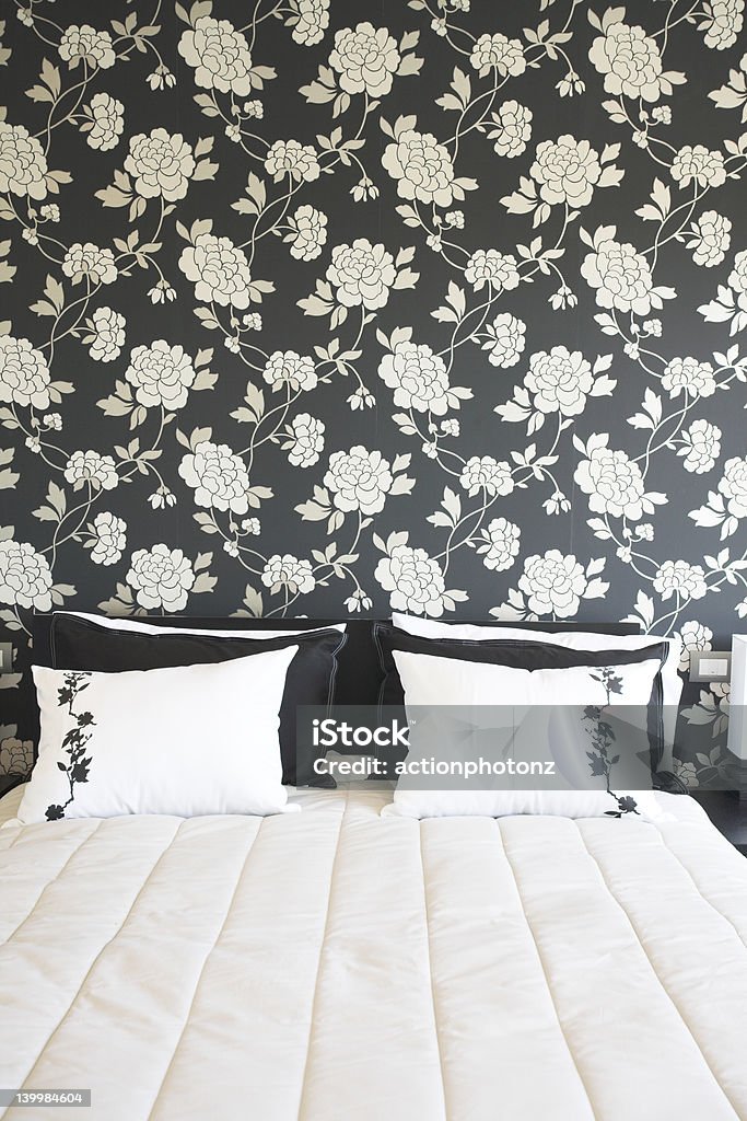 Habitación con una cama - Foto de stock de Diseño floral libre de derechos