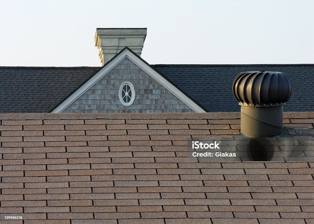 Контрастные крыши и линии - Стоковые фото Архитектура роялти-фри