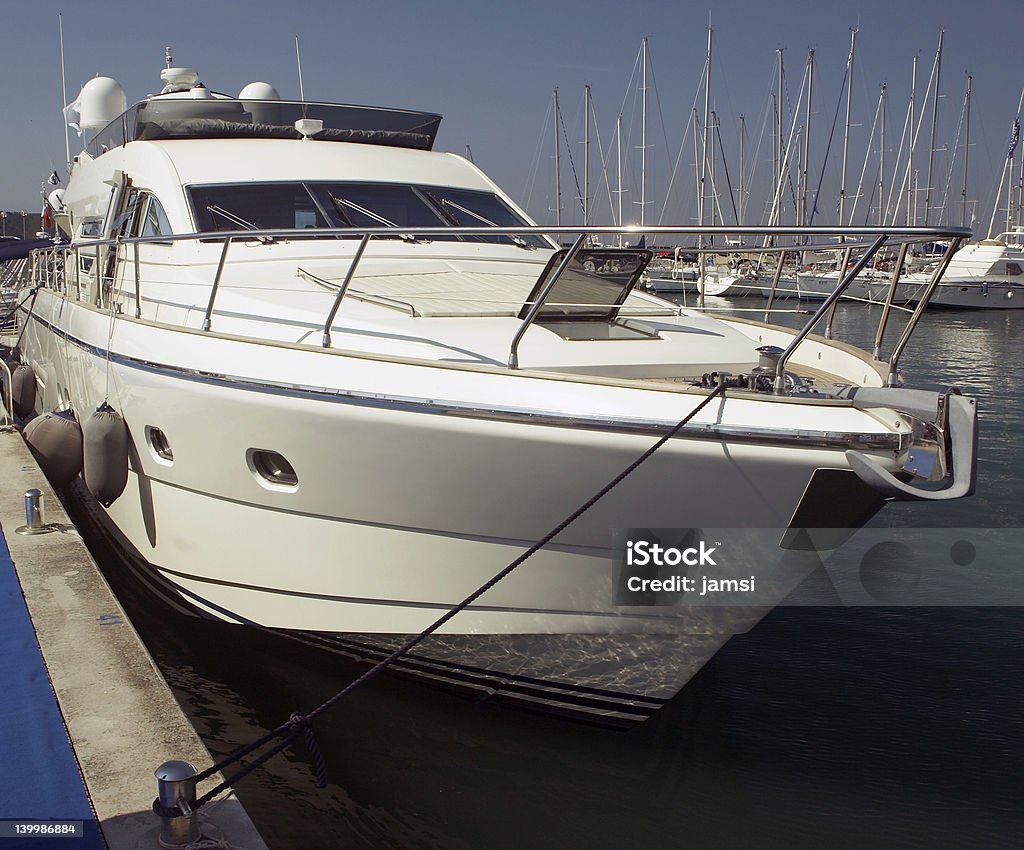 Yacht dans marine - Photo de Sécurité sociale libre de droits