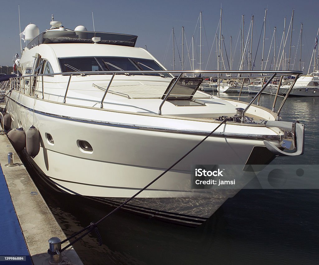 Yacht in mare - Foto stock royalty-free di Previdenza sociale