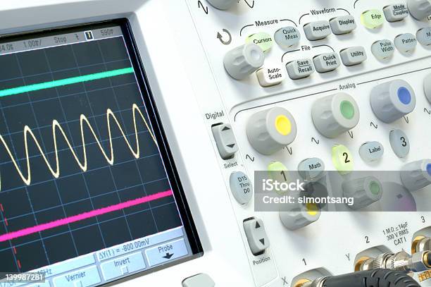 Photo libre de droit de Oscilloscope Onde Sinusoïdale banque d'images et plus d'images libres de droit de Affichage digital - Affichage digital, Création numérique, Horizontal