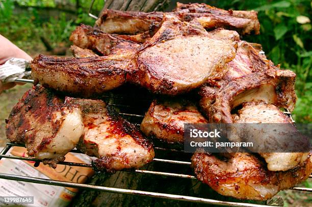 Spareribs Alla Griglia - Fotografie stock e altre immagini di Alla griglia - Alla griglia, Ambientazione esterna, Arrosto - Cibo cotto