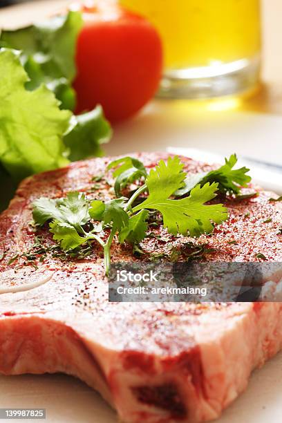 Bife Ribeye - Fotografias de stock e mais imagens de Alface - Alface, Alimentação Saudável, Azeite