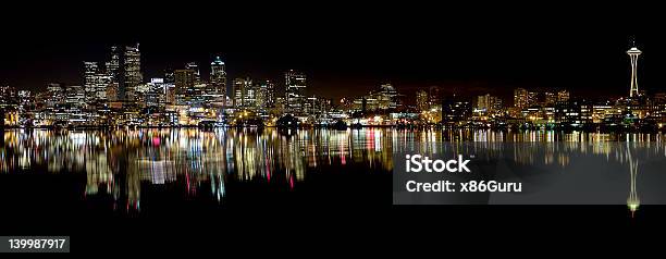Seatlle Pano Stockfoto und mehr Bilder von Seattle - Seattle, Stadtsilhouette, Nacht