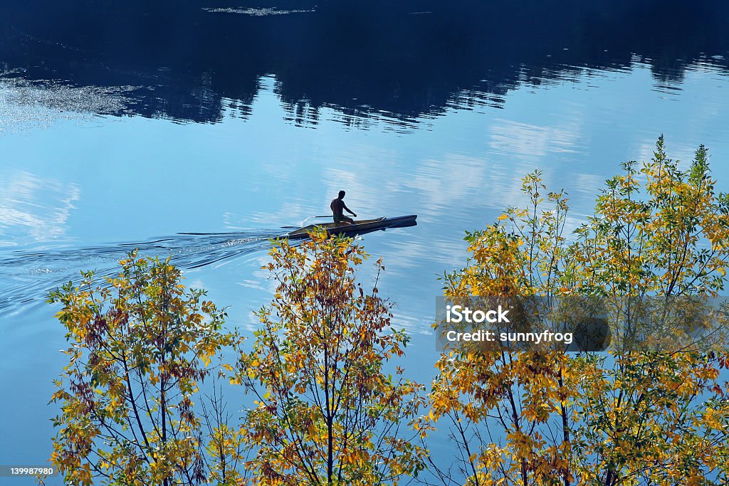 Canoe en el lago - Foto de stock de Adulto libre de derechos