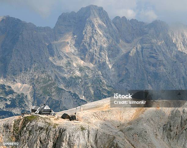 Foto Von Der Perspektive Berghütte Kredarica Stockfoto und mehr Bilder von Alpen - Alpen, Berg, Berggipfel