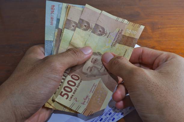istock someone's hand counting money 1399885028