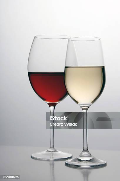 Vino Foto de stock y más banco de imágenes de Bebida - Bebida, Bebida alcohólica, Clásico