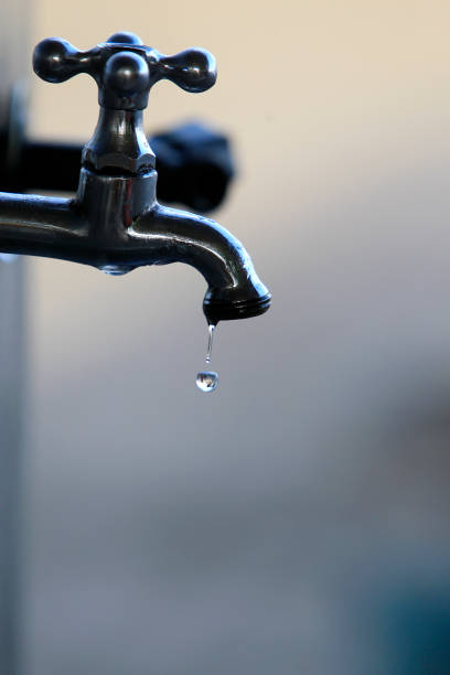 water drop in faucet ilheus, bahia, brazil - may 22, 2022: water drop falling from a leaking faucet in the city of Ilheus. desert wash stock pictures, royalty-free photos & images