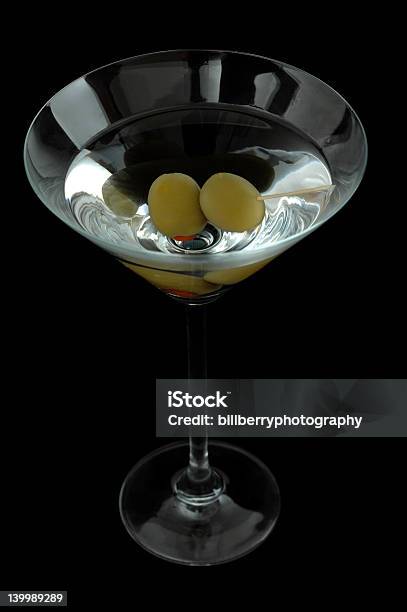 Foto de Martini e mais fotos de stock de Azeitona - Azeitona, Bebida alcoólica, Copo de Martini