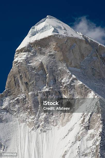 Shivling A Las Montañas El Himalayas Foto de stock y más banco de imágenes de Aire libre - Aire libre, Alto - Descripción física, Asia