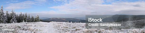 Foto de Inverno Nas Montanhas e mais fotos de stock de Azul - Azul, Beleza, Congelado