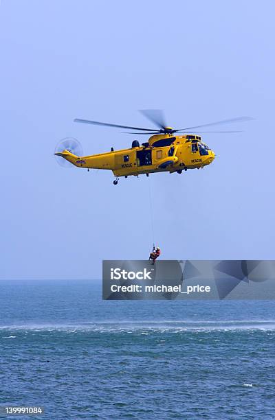 Helicóptero De Resgate1 - Fotografias de stock e mais imagens de Elevar-se - Elevar-se, Helicóptero, Resgate