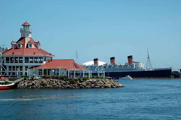 ロングビーチ港やボート - queen mary ストックフォトと画像