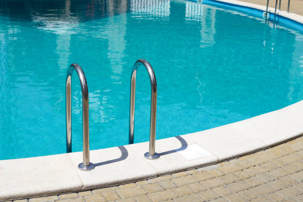istock Outdoor pool with turquoise water 1399913542