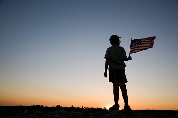 amerykańska flaga - child patriotism saluting flag zdjęcia i obrazy z banku zdjęć