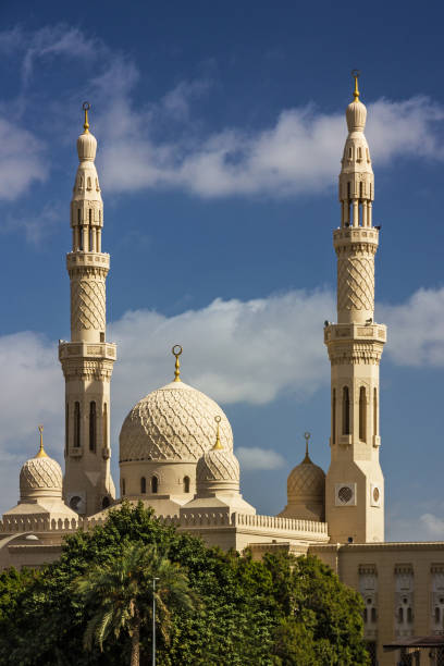 mesquita de jumeirah em dubai, united arab emirates. - jumeirah mosque - fotografias e filmes do acervo